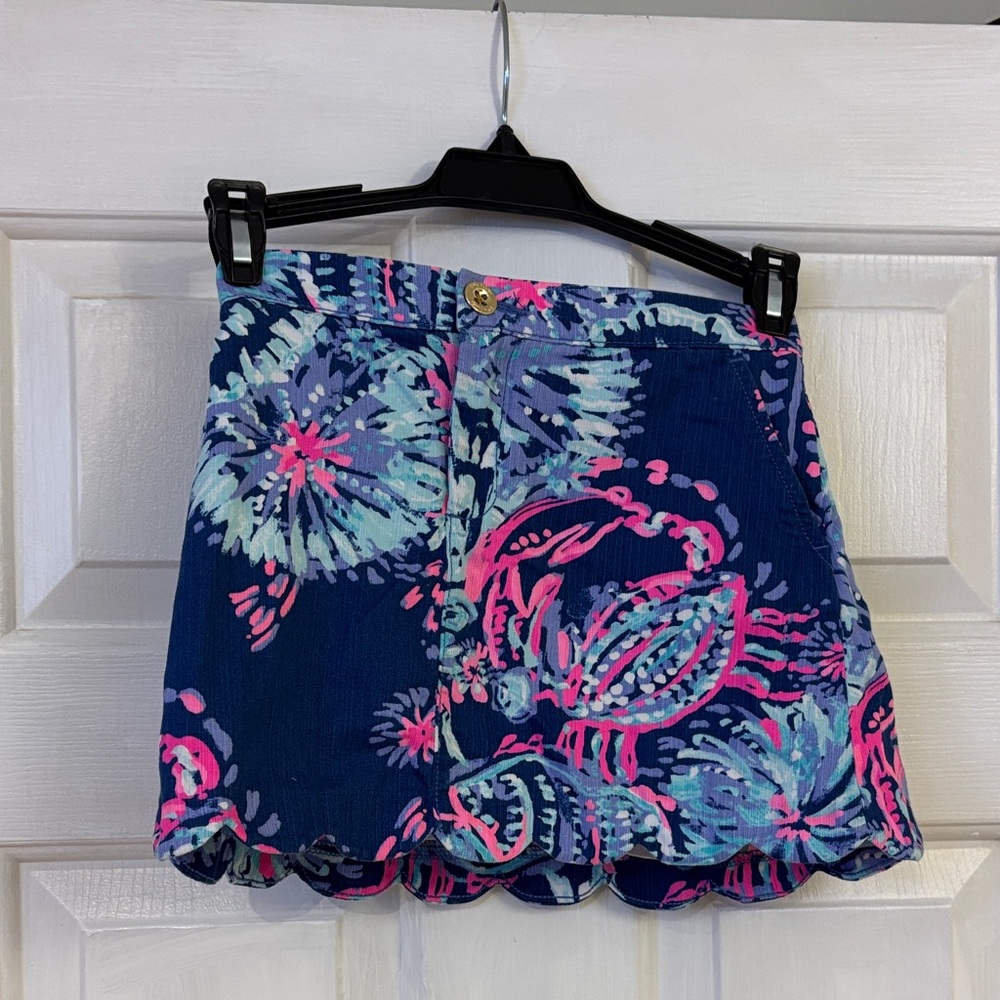 Floral girls scalloped skirt/short combo. Like new condition